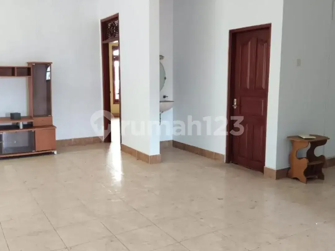 Dijual Rumah Luas 2 Lantai Strategis di Denpasar Utara - Image 7 of 10