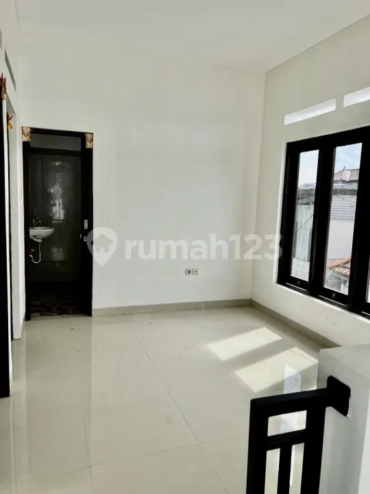 Disewakan Rumah Baru Renon Denpasar Bali dekat Panjer Sanur Sesetan Kuta Furnished - Image 2 of 4