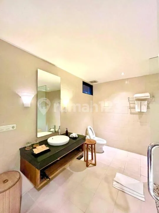 Villa Mewah 2Lt Furnished Pool Strategis Kawasan Elit Diseminyak - Image 1 of 4