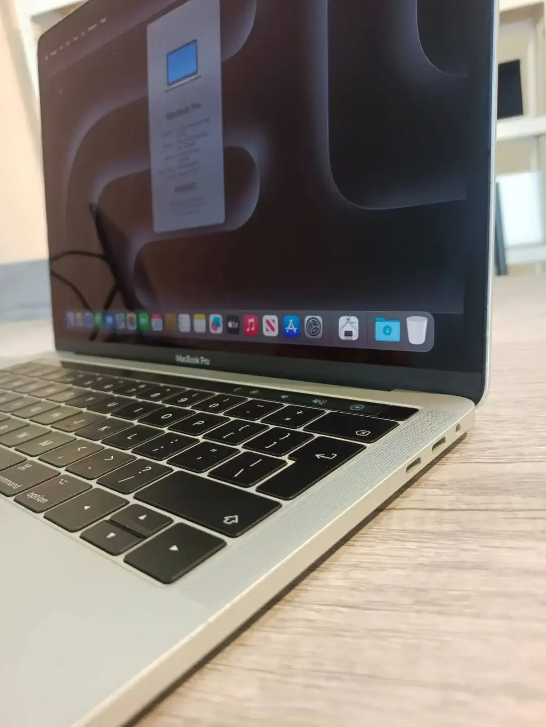 MACBOOK PRO TOUCHBAR 15'' 16/512 2019 - Image 4 of 4