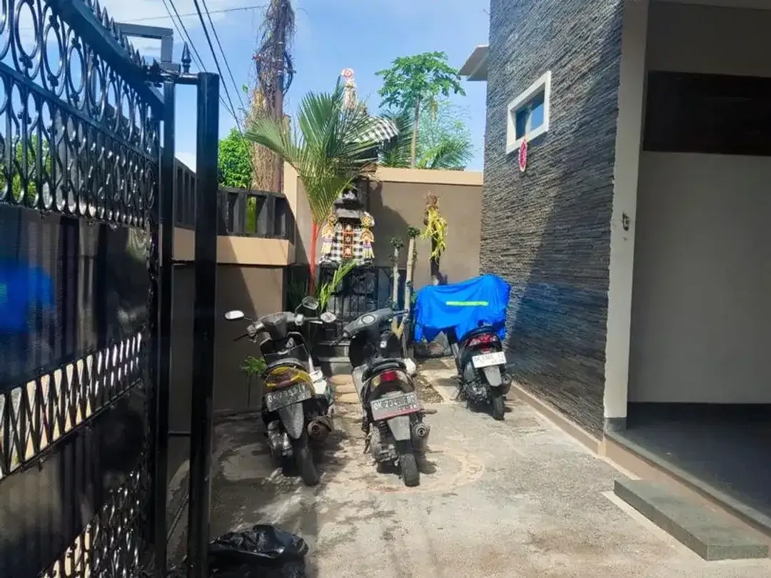 Rumah 2 Lantai 6 Kamar Tidur Disewakan, di Denpasar Utara Area - Image 4 of 10