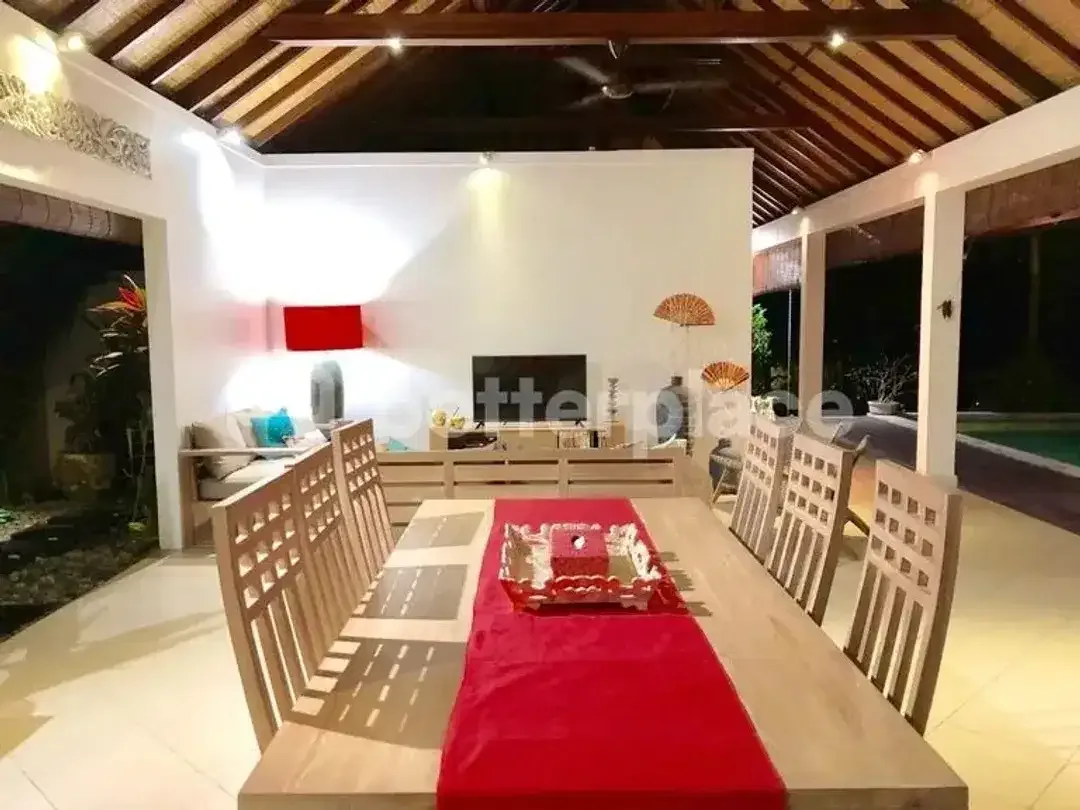 Elegant Family-Friendly 3-Bedroom Villa in Canggu Padonan with En-Suite Bedrooms, Beautiful Pool & Exceptional Garden Setting - Image 5 of 10