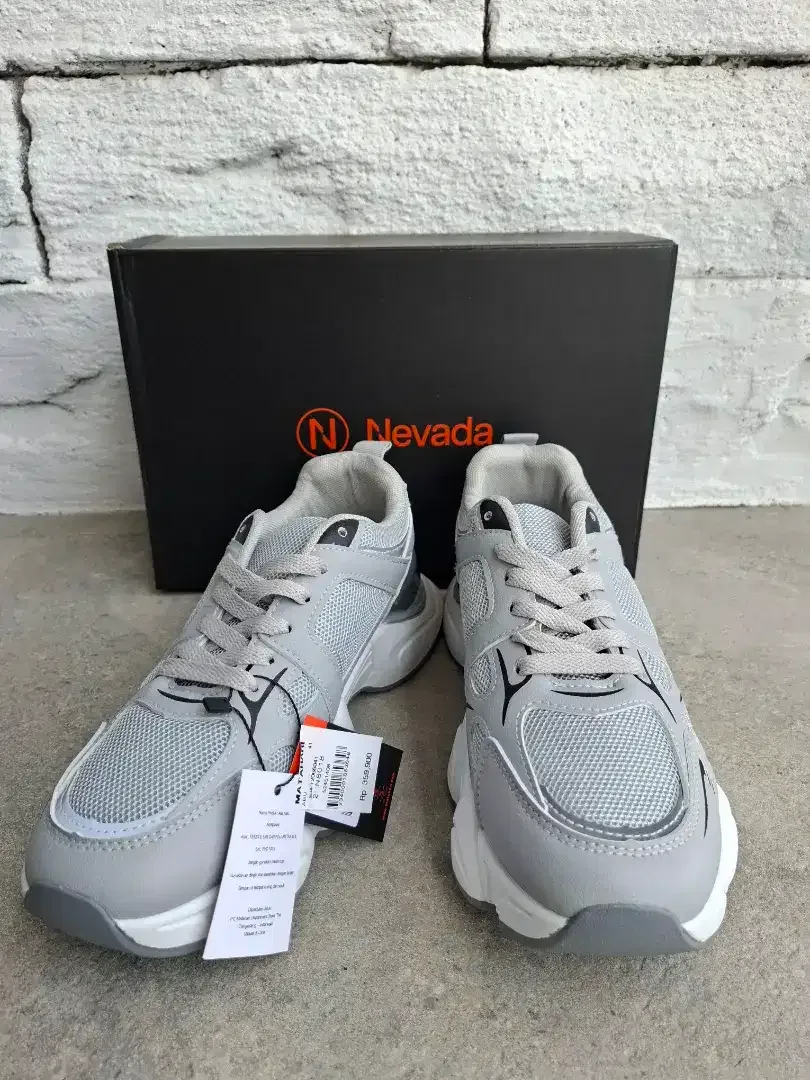 Sepatu Running Nevada Size 41 Baru - Image 1 of 3