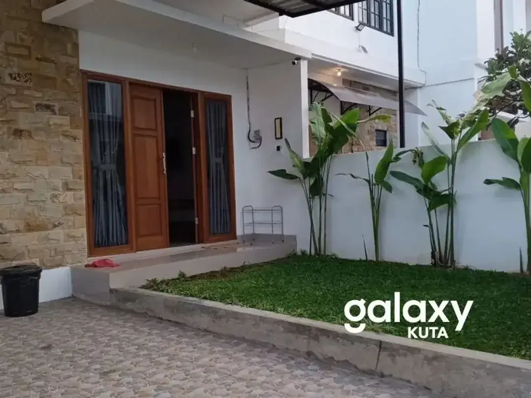 MINIMALIS DESIGN HOUSE IN TAMAN GRIYA JIMBARAN FOR RENT - Image 2 of 10
