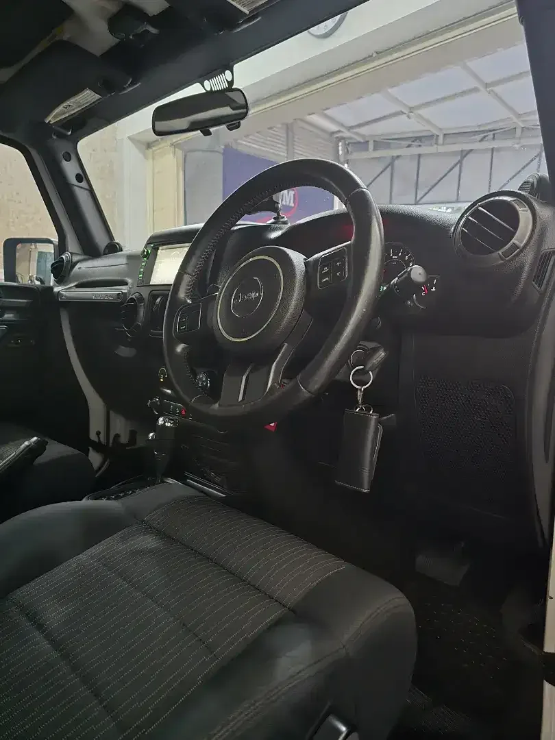 Jeep Wrangler Jk Sport tahun 2011 3.8 Facelif low Km 61rb - Image 7 of 7