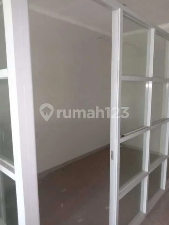 Ruko 3 Lantai Siap Pakai Di Jalan Diponegoro Lokasi Strategis - Image 3 of 4