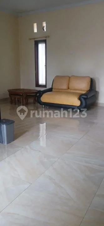 Sewakan Rumah Full Furnished Lingkungan Nyaman Akses Bagus Dekat Sanur dan Renon - Image 3 of 4