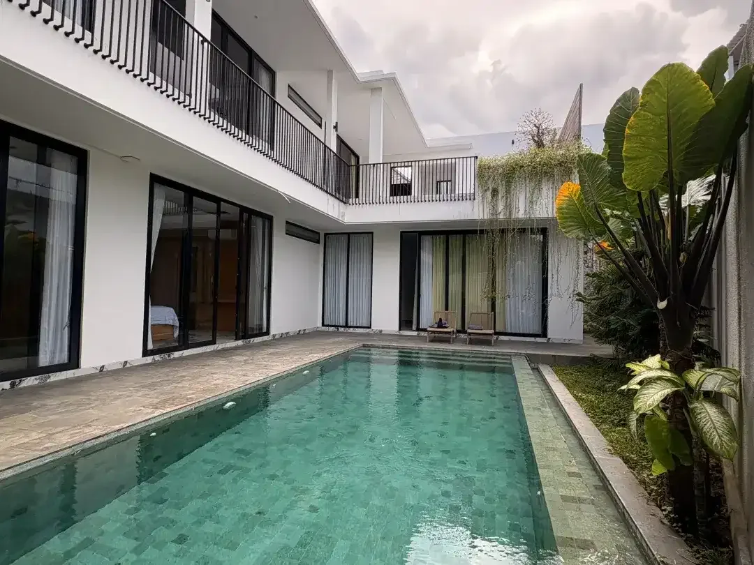 4 Bedroom Villa for sale in Kerobokan, Bali - Image 1 of 10