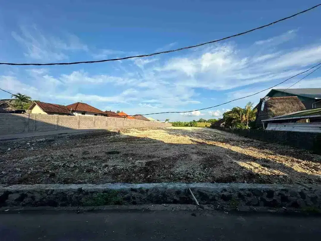 Dijual tanah ukuran kecil  super langka siap Bangun Di jalan padonan tibubeneng canggu  Bali - Image 3 of 5