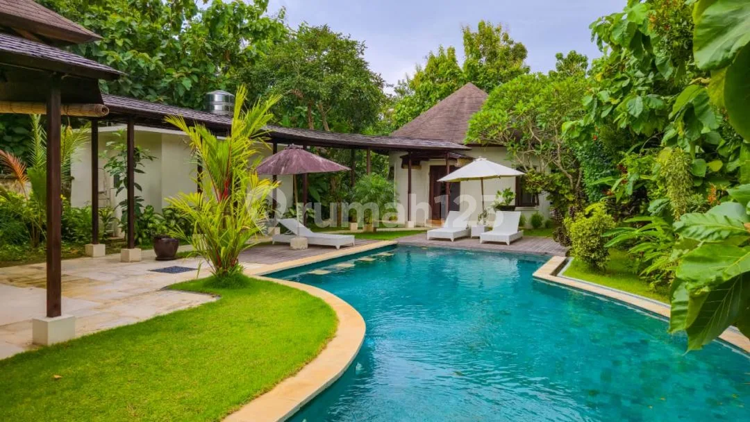 Villa Mewah Luas 5 Kt Kawasan Eksklusif Puri Gading Jimbaran Bali - Image 1 of 4