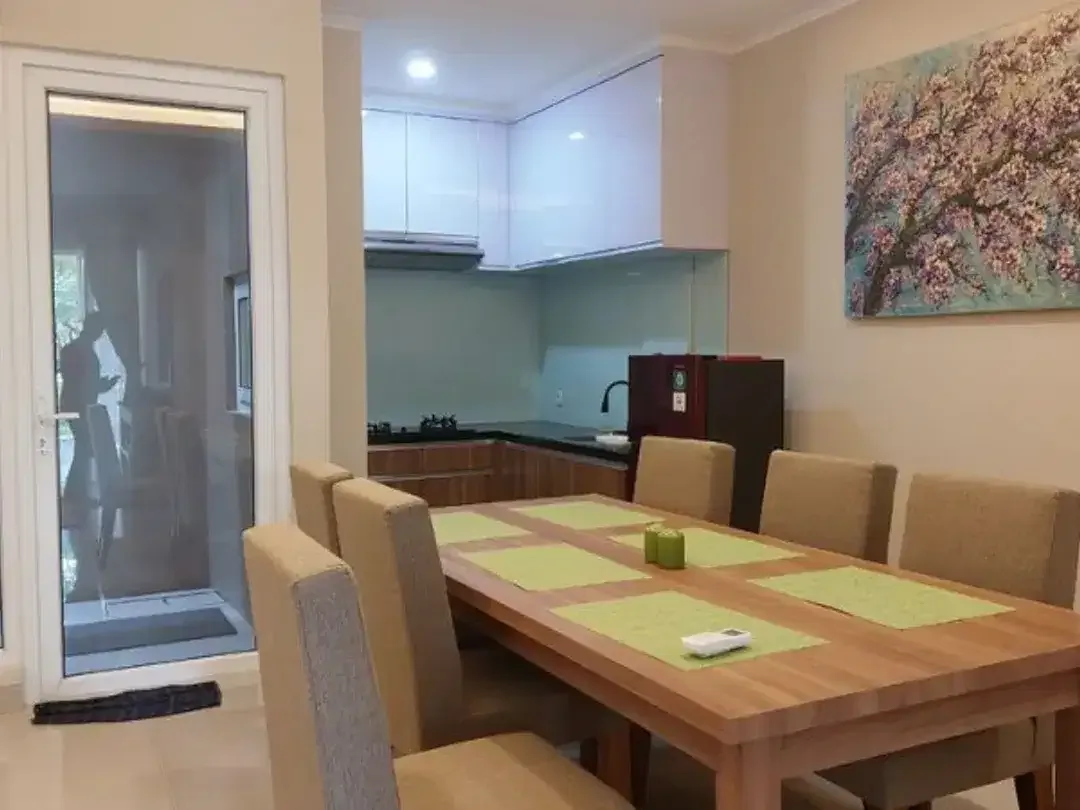 RUMAH CANTIK FULL FURNISHED 4BR DI PERUM HARVESTLAND JIMBARAN BADUNG - Image 4 of 10
