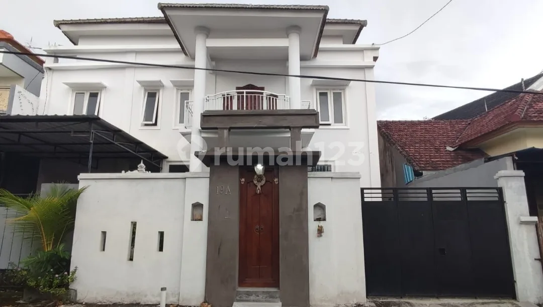 Rumah Tinggal 2 Lantai Siap Huni Dengan Garden Dilokasi Strategis Dekat Mall,tempat Kuliner, Sekolah, Universitas,rsu, Supermarket,wisata Pantai Diarea Denpasar Selatan - Image 2 of 4