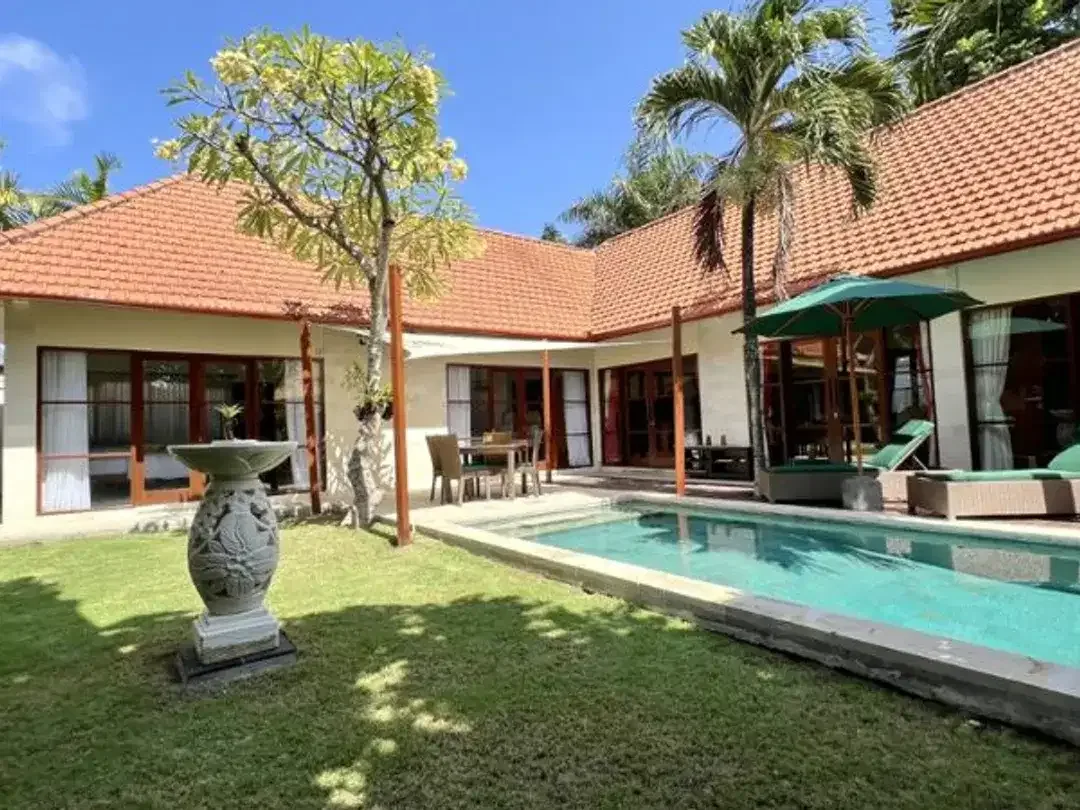 VILLA BALINESE STYLE DEKAT PANTAI SANUR DENPASAR - Image 1 of 10