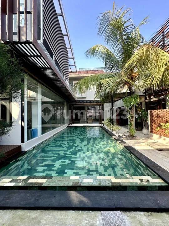 Luxury House Sari Dana Denpasar 4 Bedrooms 450M2 - Image 3 of 4
