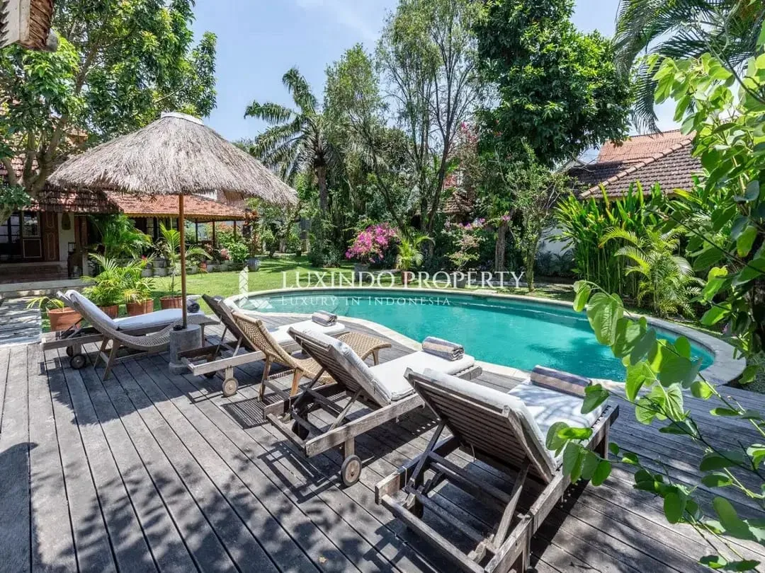 DISEWAKAN TAHUNAN VILLA DENGAN 5 KAMAR TIDUR DI KEROBOKAN - Image 3 of 10