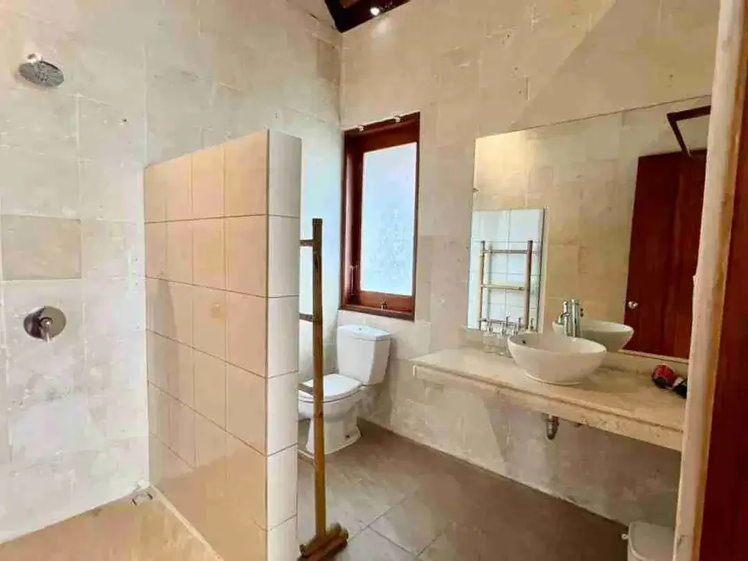 Dijual villa lantai 2 dengan view sawah  lokasi area ubud gianyar
Lingkungan villa./restoran/cafe
10 menit ke central ubud - Image 8 of 9