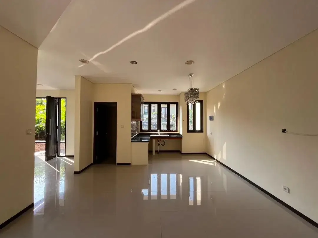 RUMAH 3 LANTAI DENGAN PRIVATE POOL DI HAYAM WURUK DENPASAR - Image 5 of 10