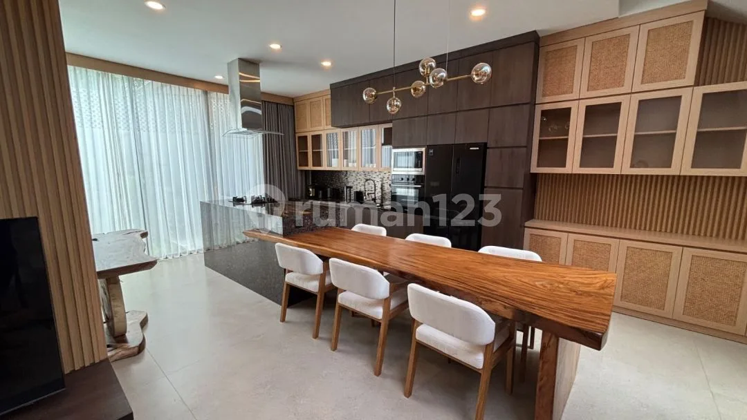 Dijual Rumah Mewah Furnished Akses Mudah di Seminyak Bali - Image 3 of 4
