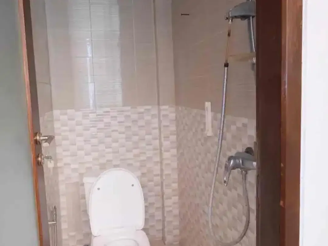 Rumah minimalis yang sangat nyaman terletak di kawasan elite Perumahan Sekar Tunjung - Image 3 of 10