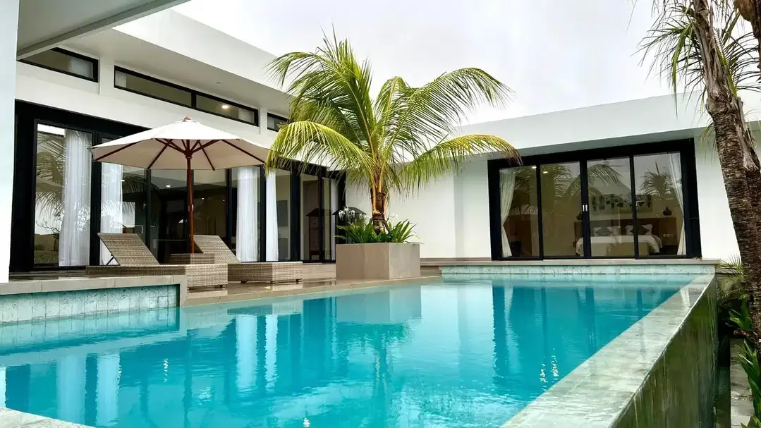 Villa Modern Mewah di Puri Gading Jimbaran, Kolam Besar - Image 1 of 10