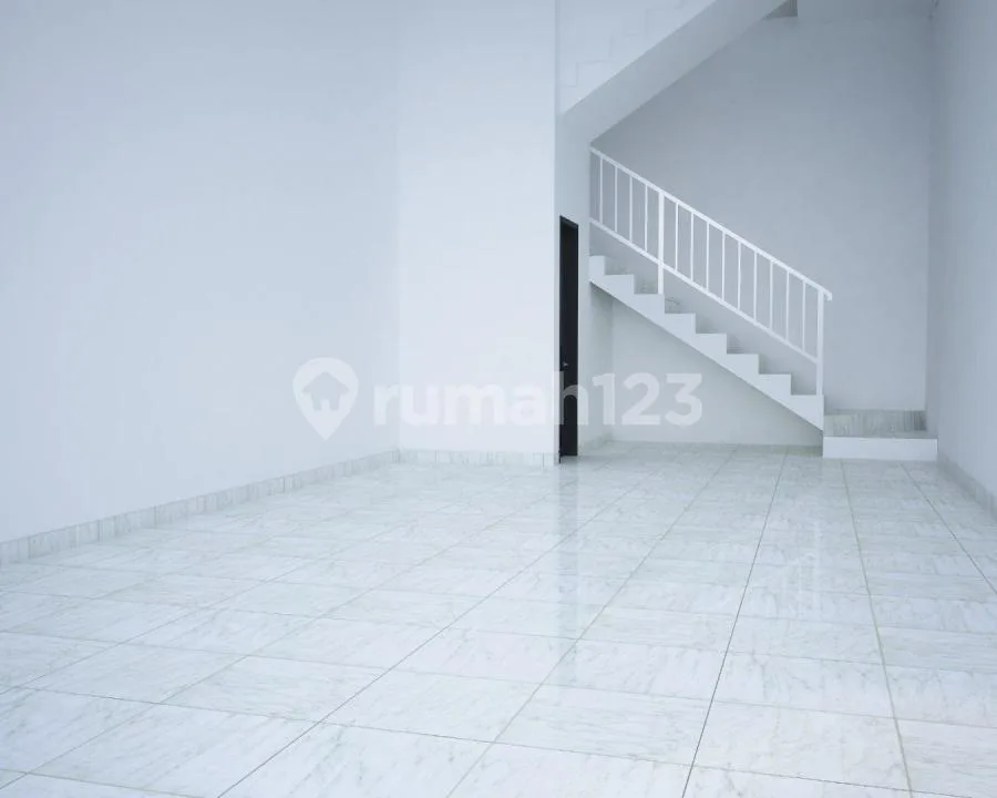 Dijual Ruko 3 Lantai - Jl. Nangka Denpasar Lokasi Strategis di Pusat Kota - Image 2 of 4