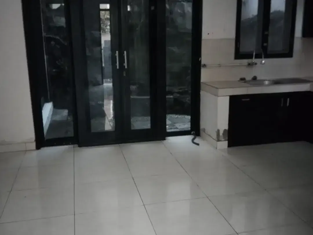 Rumah Minimalis Harga Sangat Terjangkau Lokasi Strategis di Gatot Subroto - Image 7 of 8