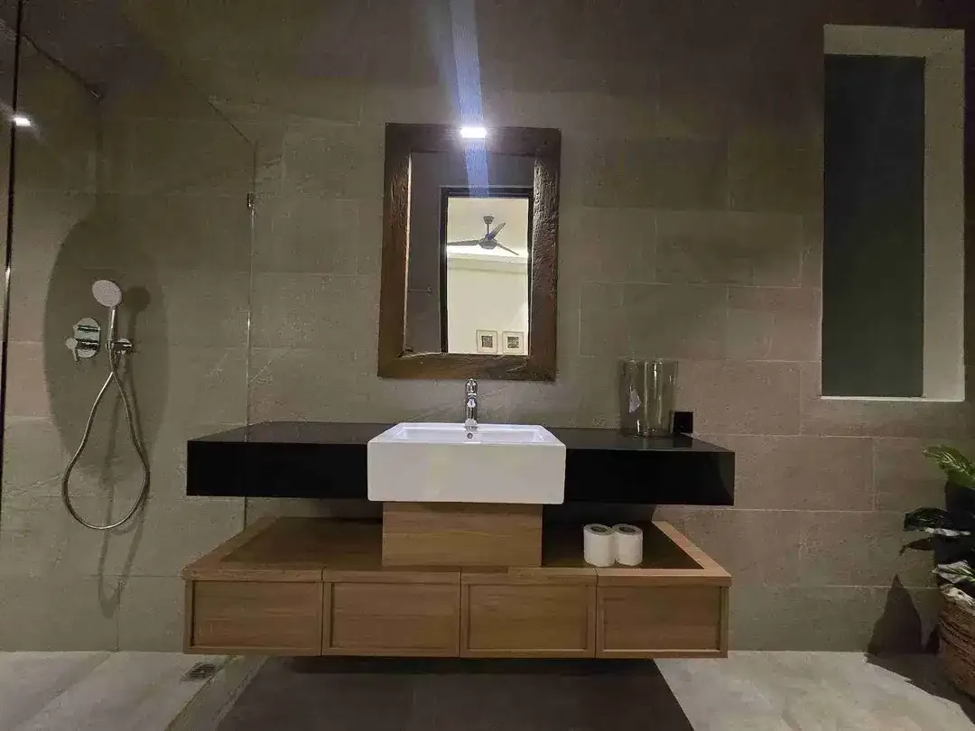 Vila Modern Minimalis Dekat Pantai di Kayu Tulang Canggu - Image 4 of 10