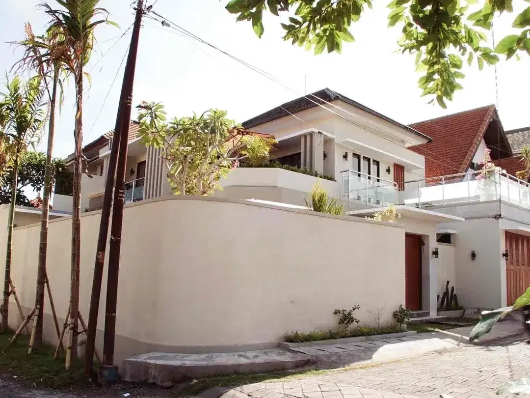 Di Villa 2 Lantai dengan kolam renang  , Kerobokan Kuta Utara Badung - Bali - Image 1 of 10
