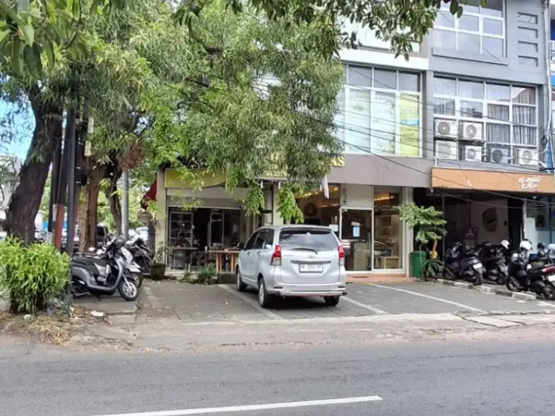 Properti Komersial 4 Lantai Cocok untuk Bisnis Dijual, di Renon - Image 7 of 10