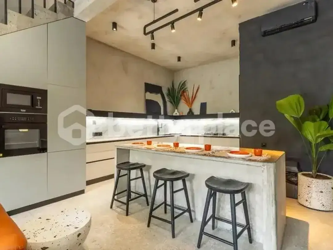 Prestigious 4-Bedroom Canggu Villa with Elegant Enclosed Living Spaces, Luxury Amenities, and Strong Real Estate Investment Opportunity in Bali - Image 7 of 10