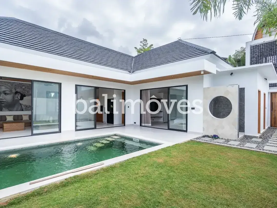 Vila Baru Dua Kamar Tidur Bergaya Tropis Modern di Sanur - Image 1 of 10