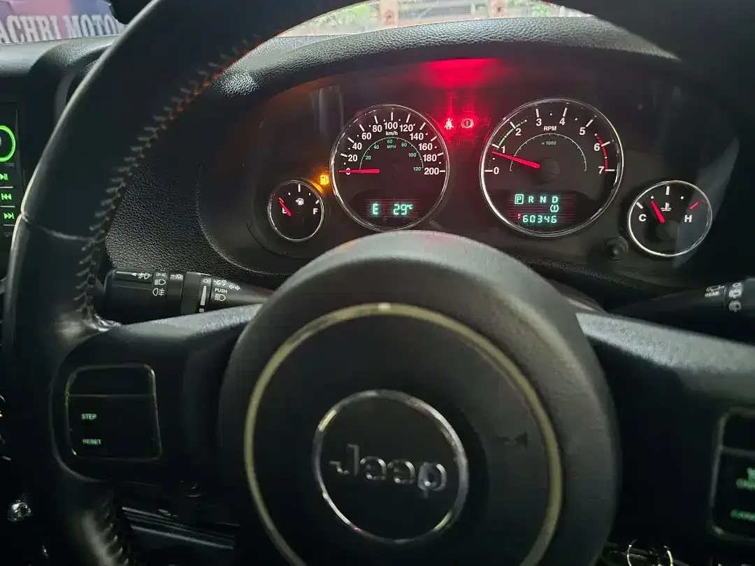 Jeep Wrangler Jk Sport tahun 2011 3.8 Facelif low Km 61rb - Image 6 of 7