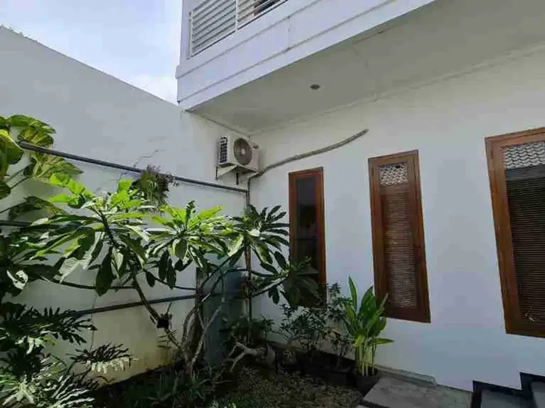 Rumah 2 Lantai 3 Kamar di Kawasan Villa Kerobokan Badung - Image 4 of 9