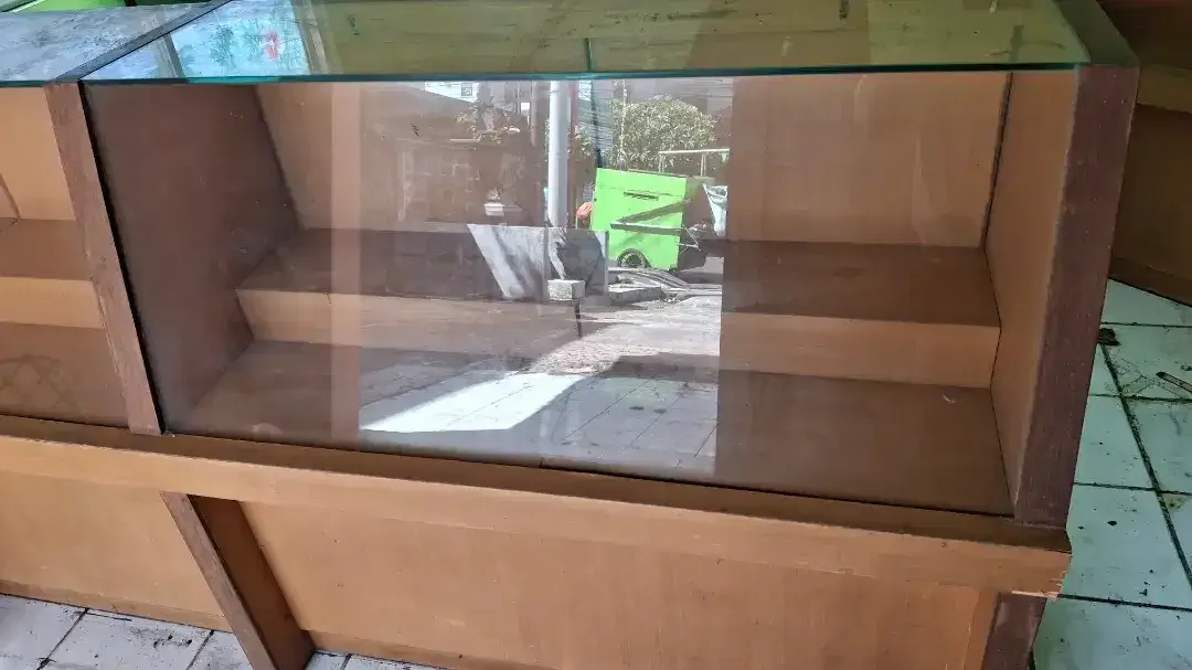 Dijual meja konter dari kayu & kaca - Image 3 of 6