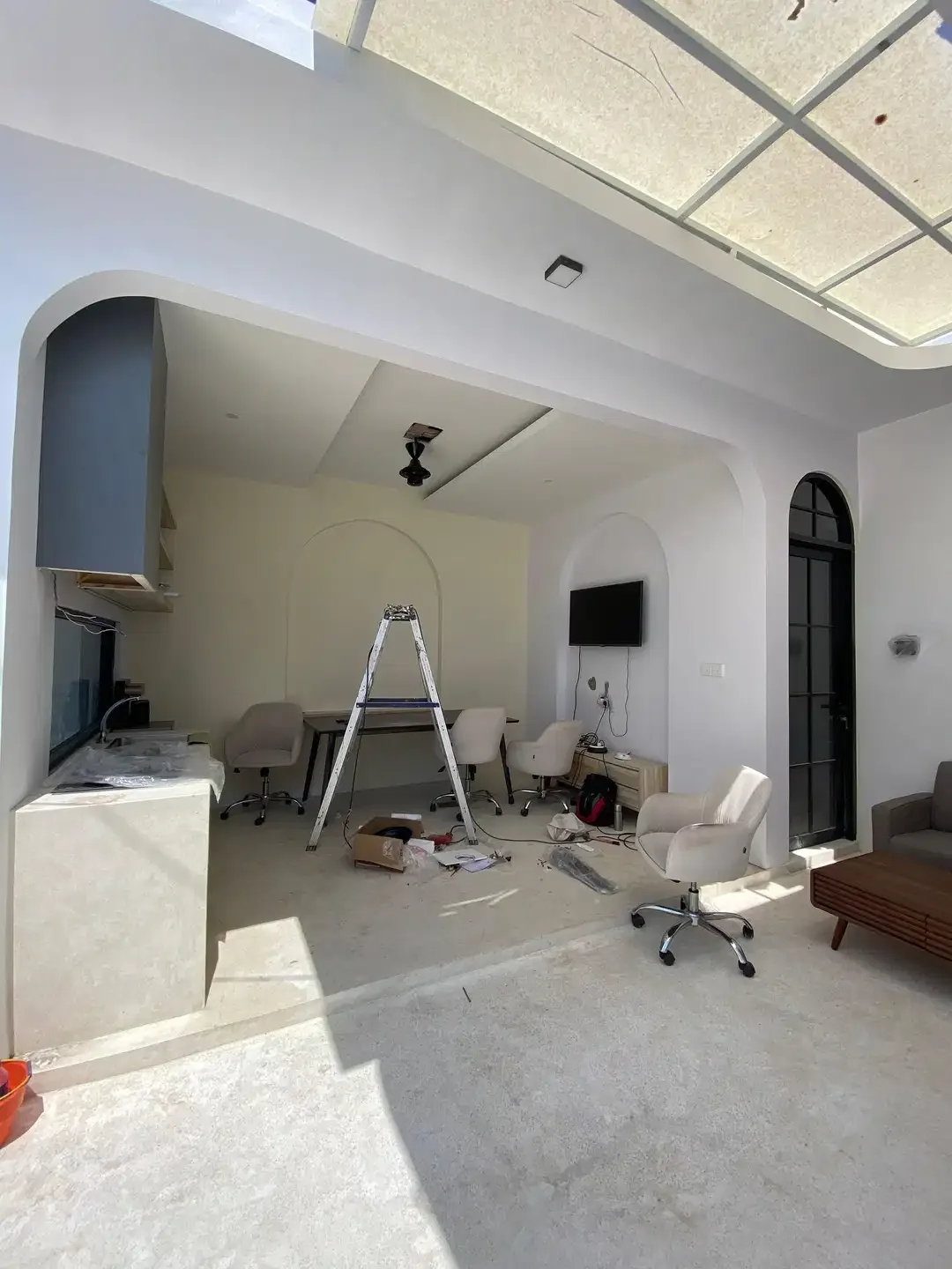 Ready New Villa bergaya Mediteranian ala Santorini di Cluster Elit - Image 2 of 10