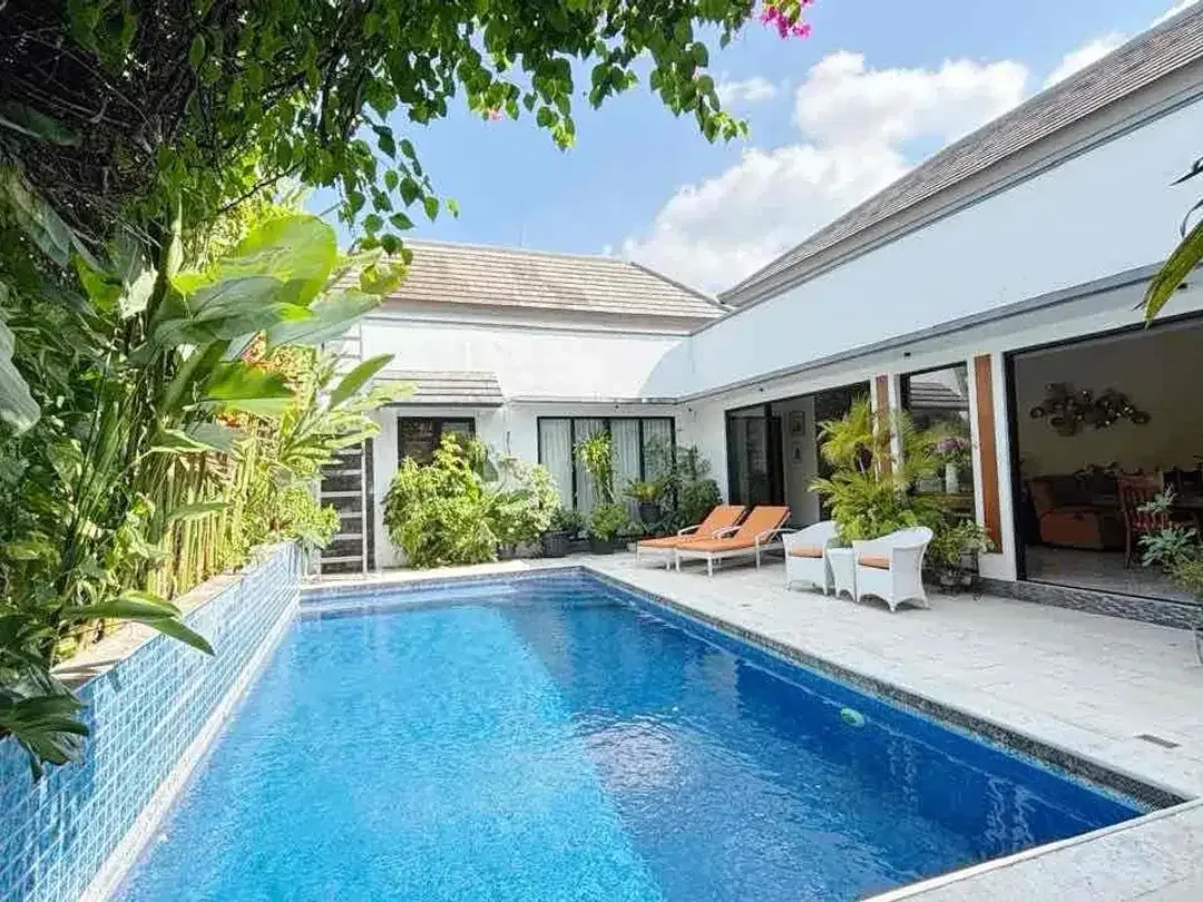 BEAUTIFUL 3 BEDROOMS SINGLE LEVEL AT BERAWA CANGGU - Image 2 of 10