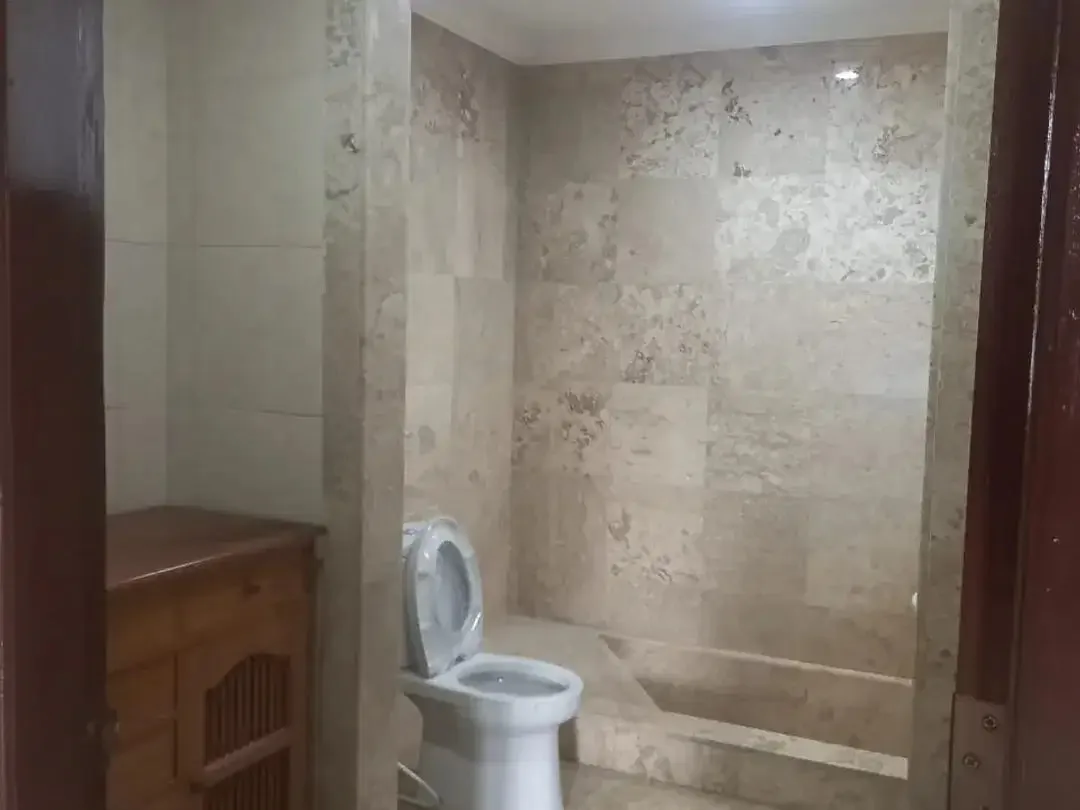 FOR SALE RUMAH SIAP HUNI RENOVATED 3BR LOKASI DEKAT BEACH MERTASARI SANUR - Image 10 of 10