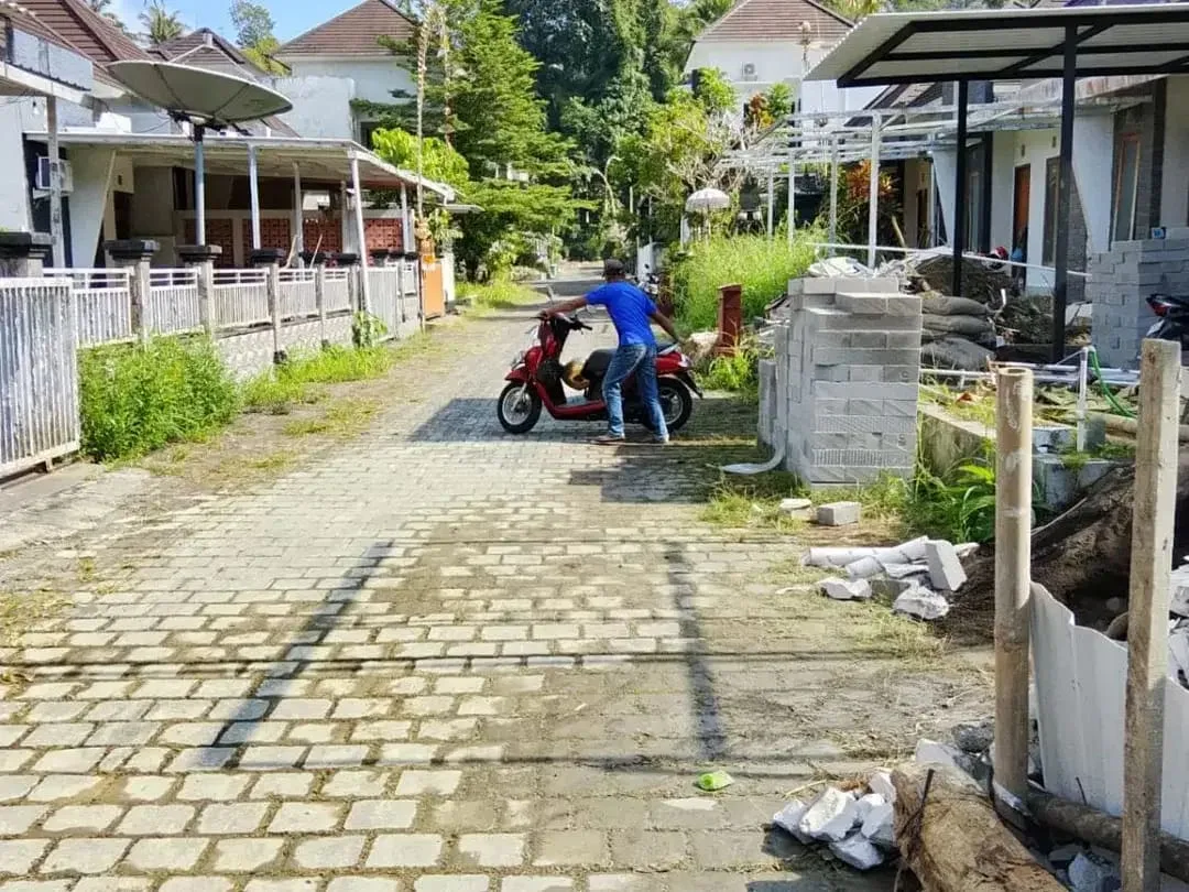 Disewakan rumah murah bagus di The Royal Griya Loka Tabanan Bali siaphuni minimalis modern - Image 3 of 7