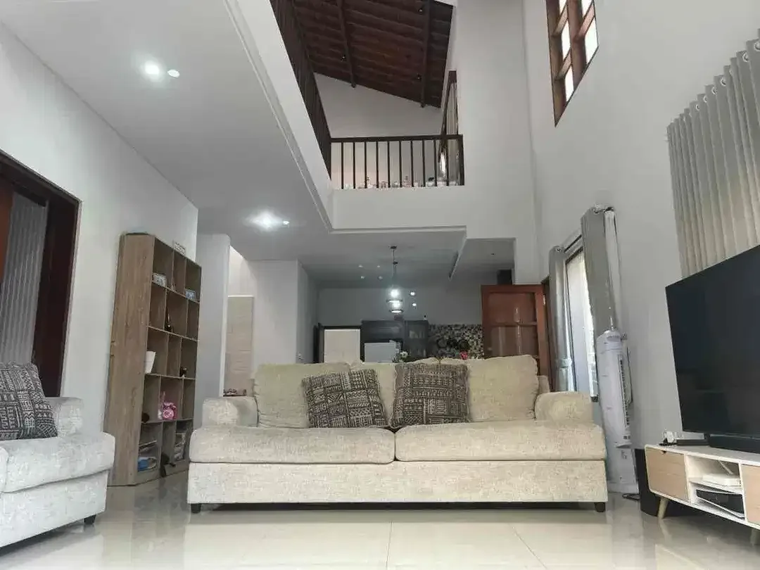 Rumah MEGAH Siap Huni di Puri Gading Jimbaran - Image 3 of 10