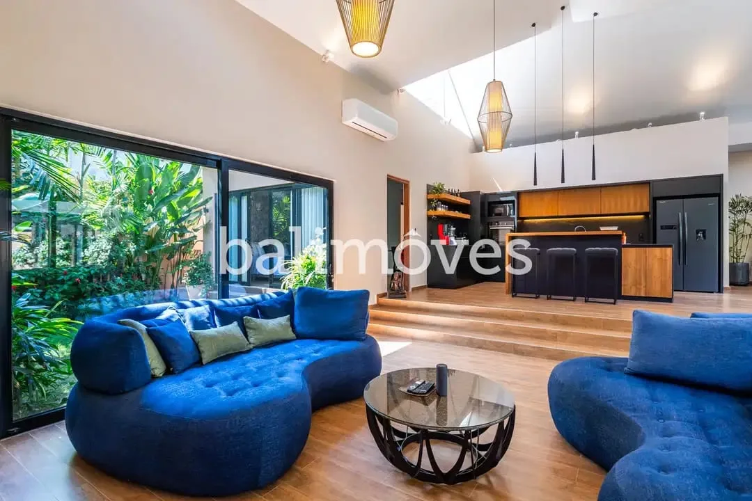 Villa Bagus 4 Kamar Tidur Diatas Tanah 400m2 Di Tepi Pantai Sanur - Image 3 of 10