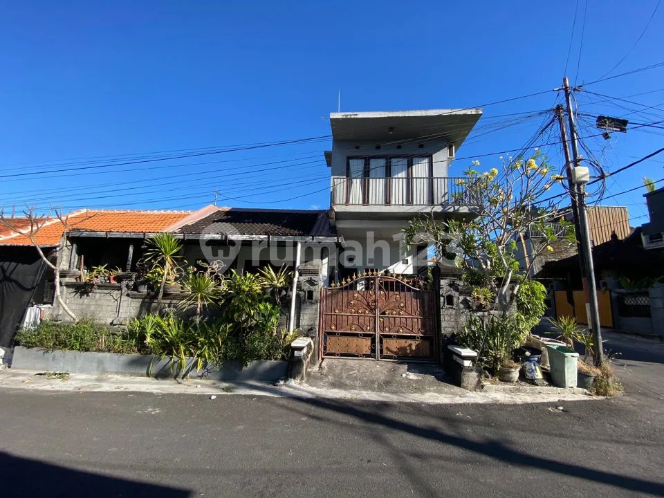 Rumah 2 Lantai Lingkungan Nyaman di Raya Kampial Nusa Dua - Image 1 of 4