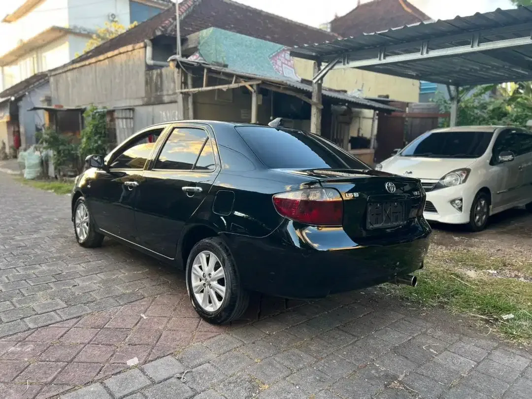 Toyota vios Limo 2005 manual - Image 2 of 7