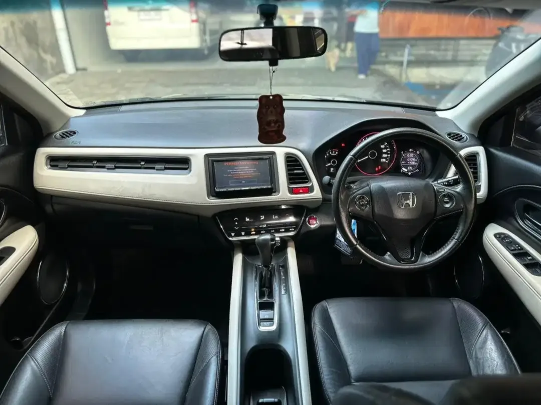 HRV PRESTIGE 2015 MATIC SUNROOF LOW KM ISTIMEWA - Image 8 of 10
