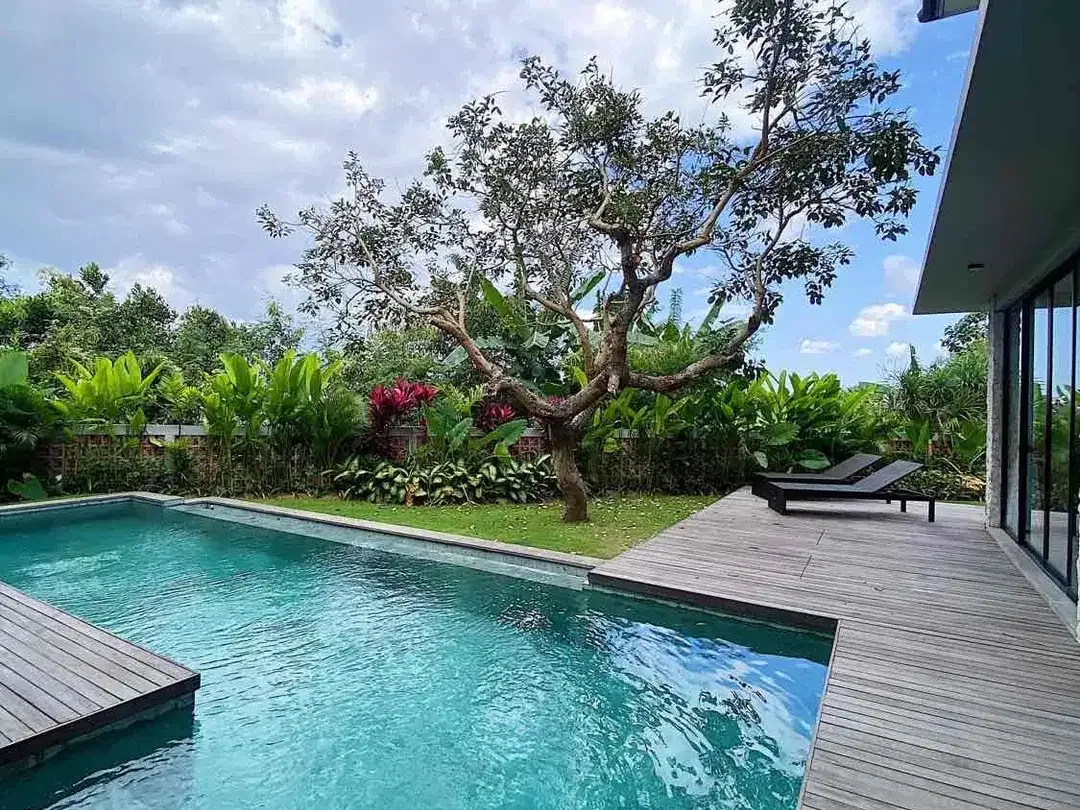 Villa Mewah Tropis Luas di Central Canggu – 4 Kamar Tidur dengan Kolam Renang Pribadi - Image 6 of 10