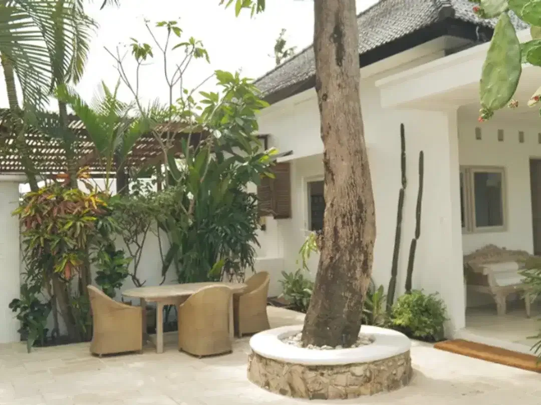 VILLA 4BR BERGAYA TROPIS BOHEMIAN DI TUMBAK BAYUH CANGGU BADUNG - Image 5 of 10
