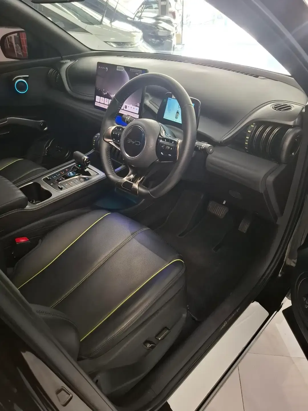 BYD atto 3 hitam - Image 8 of 8