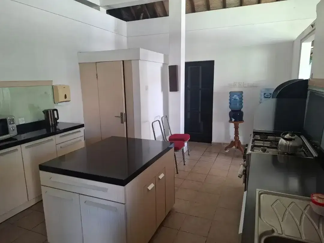 CHEAP 1200M2 VILLA FOR RENT @SEMINYAK 3BDR ENSUITE ONLY IDR 500 miliion / year - Image 4 of 8