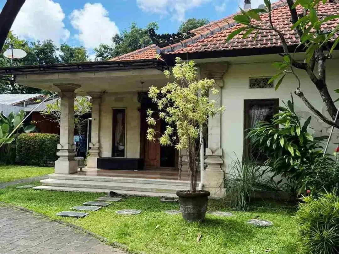 Rumah Halaman Luas Buluh Indah Gatot Subroto Barat Denpasar - Image 2 of 10