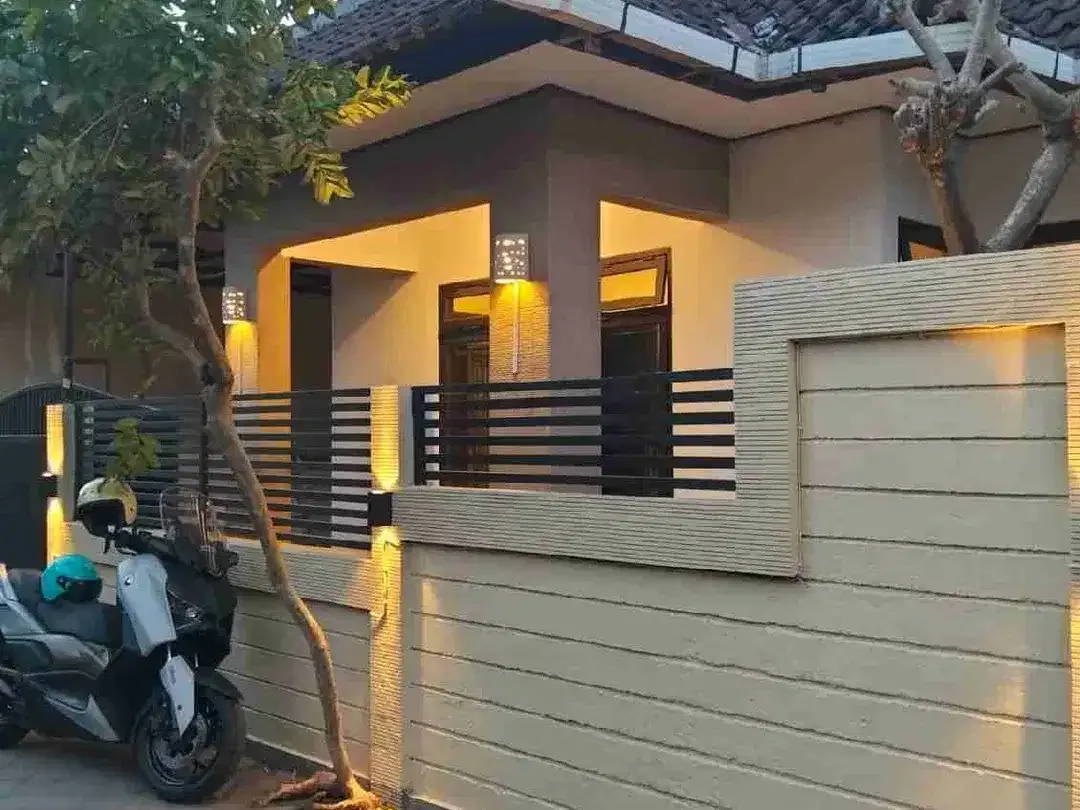 RUMAH SECOND LANTAI I DI PADONAN TIBUBENENG CANGGU - Image 1 of 10