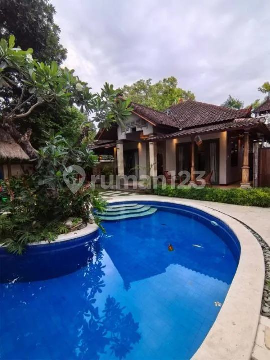 Villa 3 KT dengan Big Garden & Pool - Batujimbar Sanur - Image 1 of 4